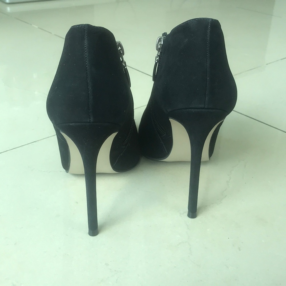 Steve Madden Size 7 Black Pointed Bootie Heels - image 4